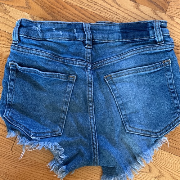 Ladies Distressed Jean Shorts - Picture 5 of 7